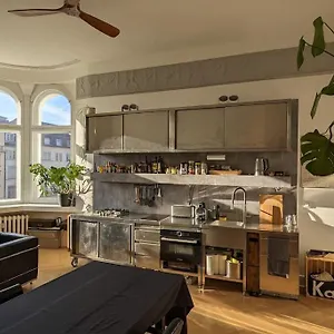 Modern Meets Classic - Near Volkspark Schoeneberg Apartment